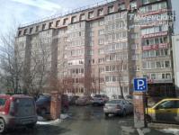 Парковка на ул. Таймырской, 72. Фото ИА "Тюменская линия"