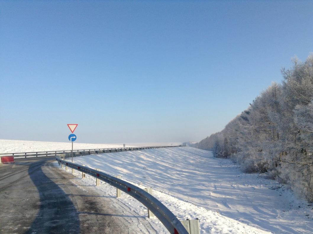 Трасса ишим. Тобольск дорога. Сургут зимой дороге. Трасса Тюмень Тобольск зима. Сургутская дорога зимой.