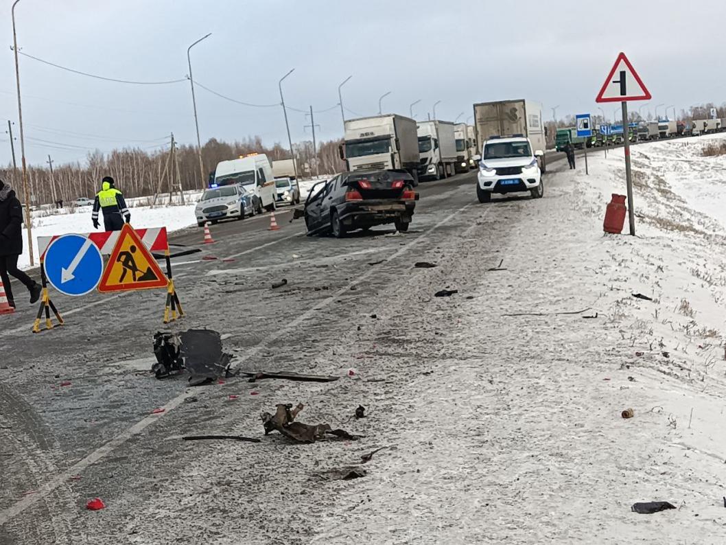 Авария с тремя автомобилями и летальным исходом произошла на трассе в  Аббатском районе | 10.12.2022 | Тюмень - БезФормата