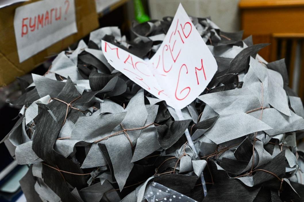 1060 сетей сплели для отправки на СВО добровольцы в Омутинском округе