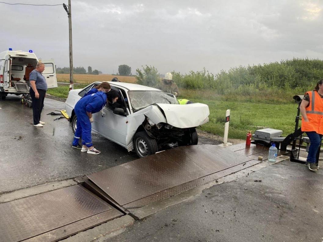 Заблокированный в машине водитель погиб в Тюменской области | 21.08.2022 |  Тюмень - БезФормата