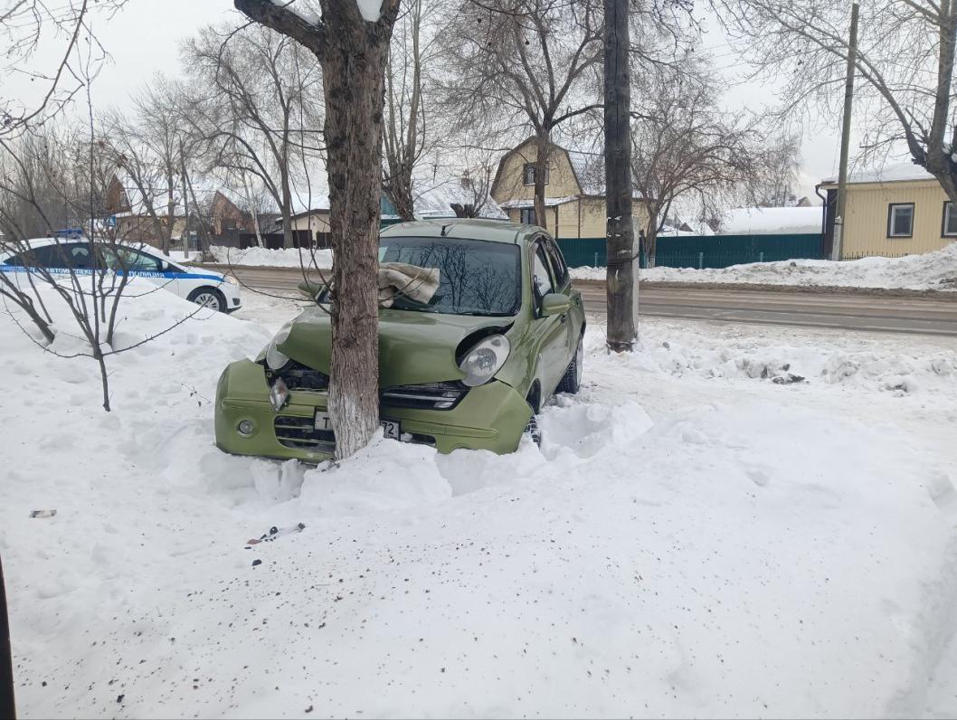 В Тюменском районе водитель Nissan March сбила женщину на тротуаре -  Тюменская линия