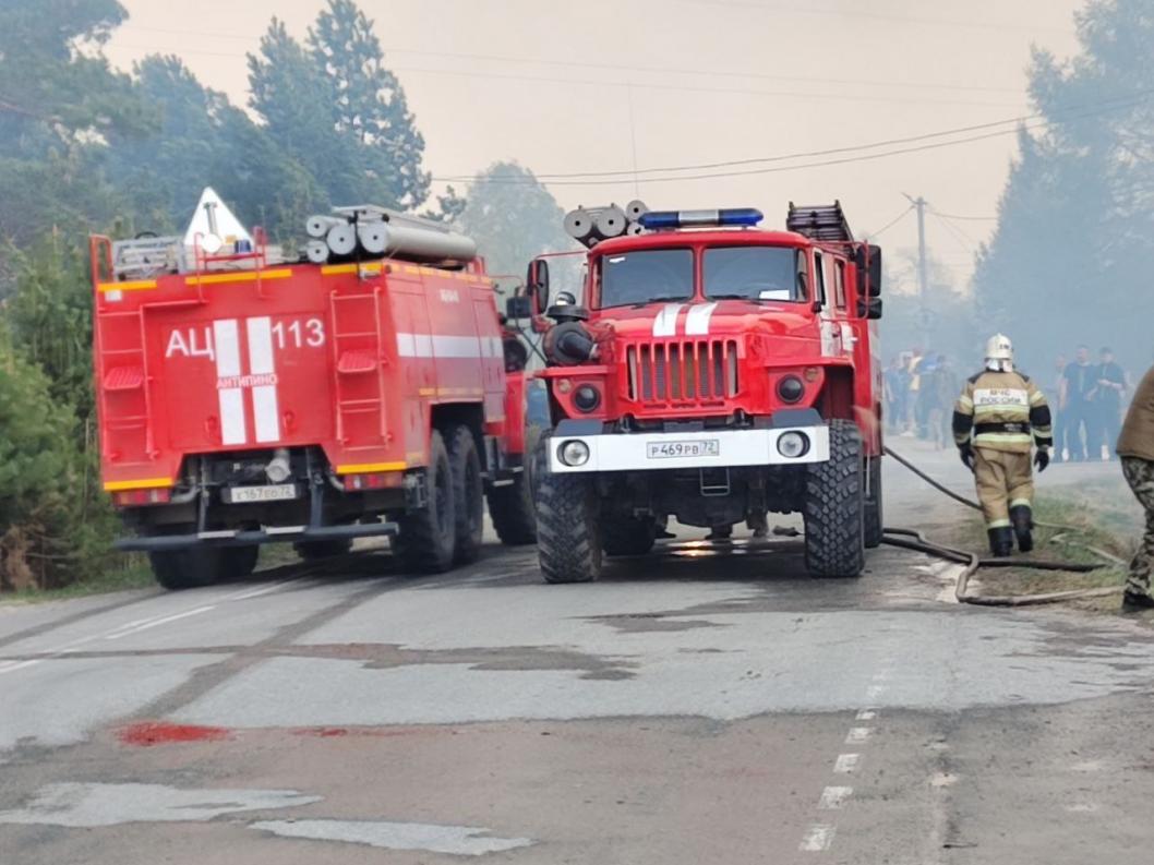 В Нижней Тавде загорелся четырехвартирный жилой дом | 07.05.2023 | Тюмень -  БезФормата