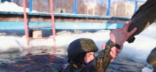 скриншот видео Федерации зимнего плавания Тюменской области