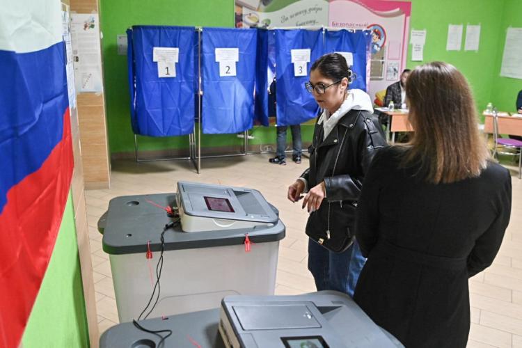 Где голосовать в тюмени. Выборы 2024 в Тюмени впервые голосующих Тюменская Слобода фото.