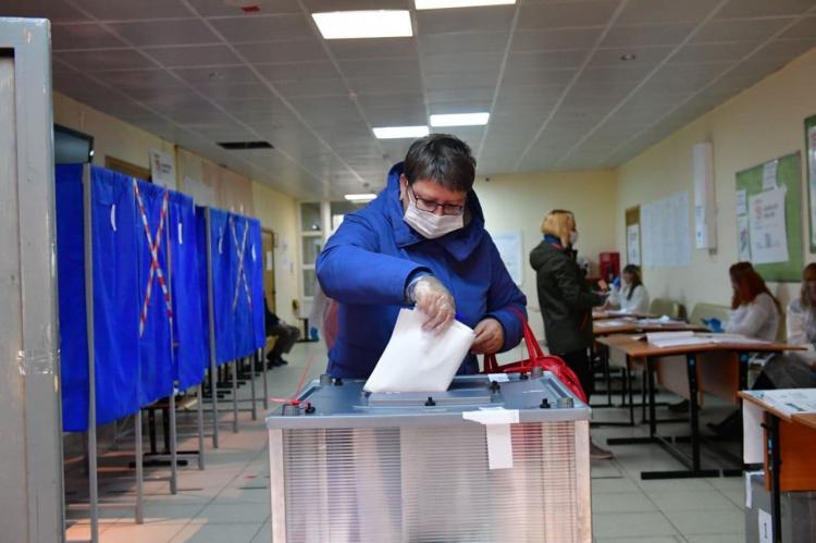 Где голосовать в тюмени. Голосование в Тюмени на избирательных участках. Выборы Тюмень 1991. До скольки открыты избирательные участки. Открытие выборов в Рыбинске фото.