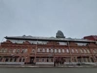 Главный фасад здания по улице Республики, 26