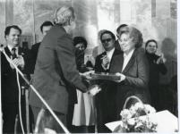 Открытие нового здания Тюменской областной библиотеки. Момент передачи символического ключа от здания. 15 декабря 1981 года