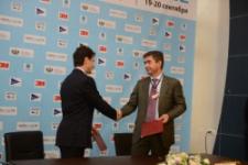 Международный форум "Нефть. Газ, Тэк" в тюменском технопарке. 19.08.2012г. фото Сергея Русанова.